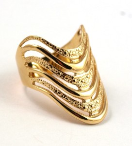 Pierścionek złoty efektowna fala
