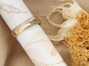 Pierścionek złoty z cyrkoniami próba 585  