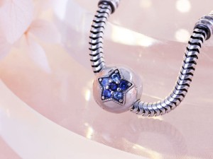 Zawieszka do bransoletki kulka z gwiazdką zatrzask srebro 925     