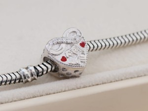 Zawieszka do bransoletki serduszko z nieskończonością srebro 925   