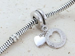 Zawieszka do bransoletki wiszące serduszko  srebro 925      