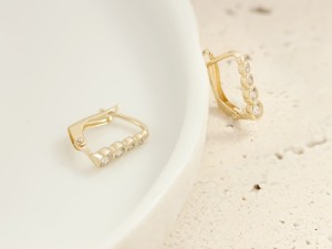 Kolczyki złote dla dziewczynki z cyrkoniami angielskie próba 585 