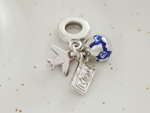 Zawieszka do bransoletki dla podróżniczki srebro 925        