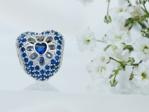 Zawieszka do bransoletki serduszko z cyrkoniami srebro 925 