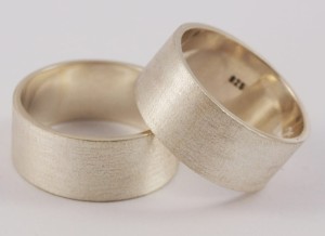 Obrączki srebrne płaskie z satyną 9mm