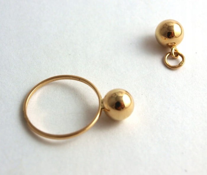 PIERSCIONEK-WISIOREK-ZLOTY-DELIKATNY-Z-KULKA-8-mm-Kod-producenta-979.jpg