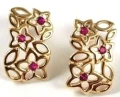 KOLCZYKI-ZLOTE-AZUROWE-KWIATKI-RUBINY-ZLOTO-Rodzaj-Rekodzielo-Wyrob-jubilerski.webp